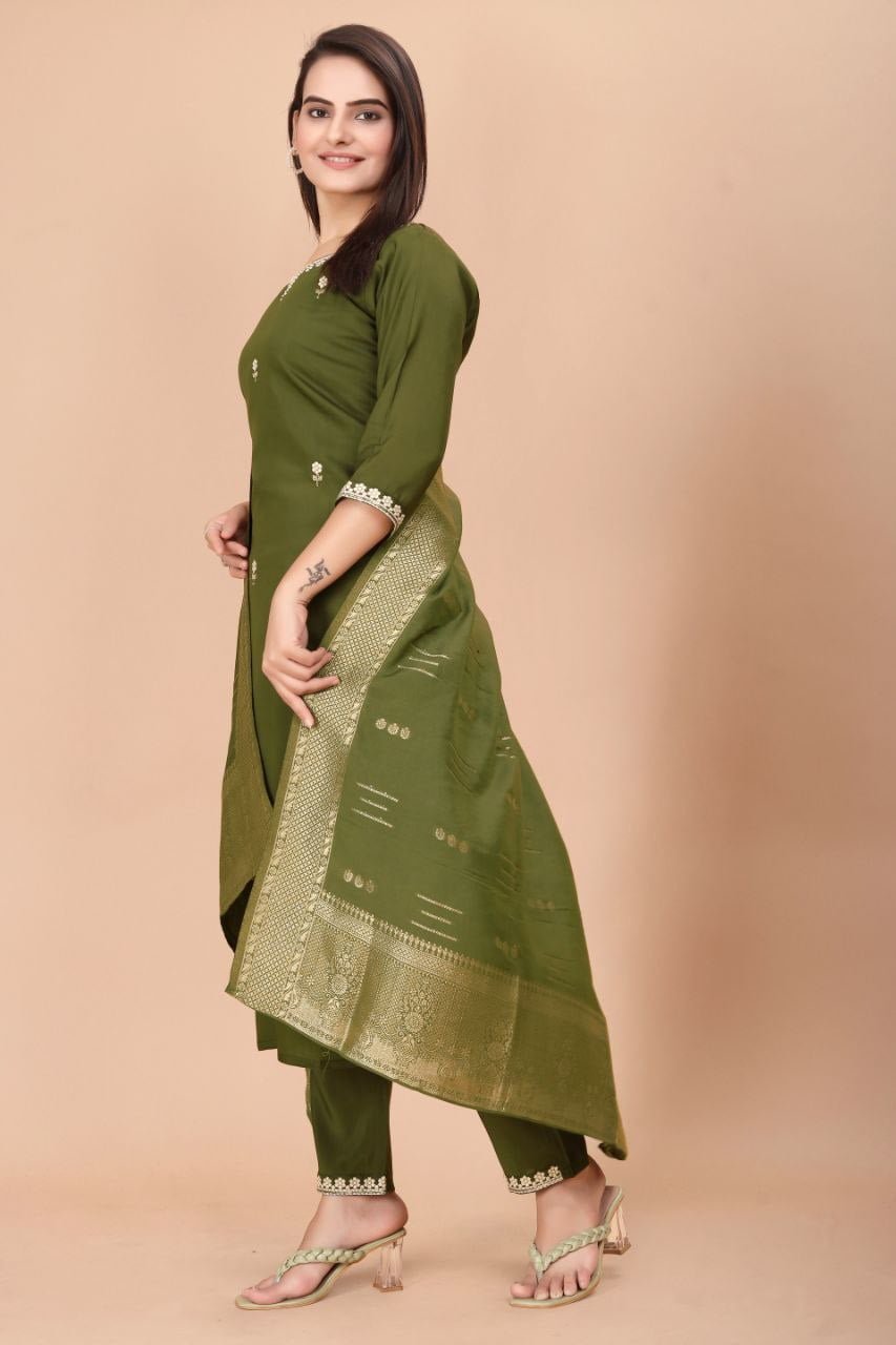 Mehndi Green Embroidered Viscose Silk Kurta Set 1