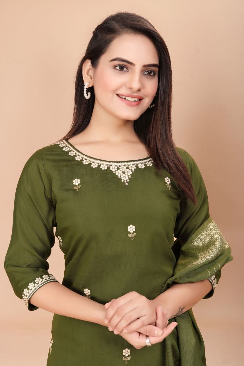 Mehndi Green Embroidered Viscose Silk Kurta Set 4